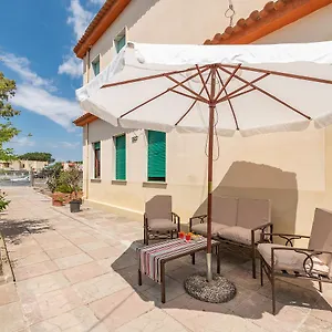 Casa Lupa Magnifica Con Giardino Italia
